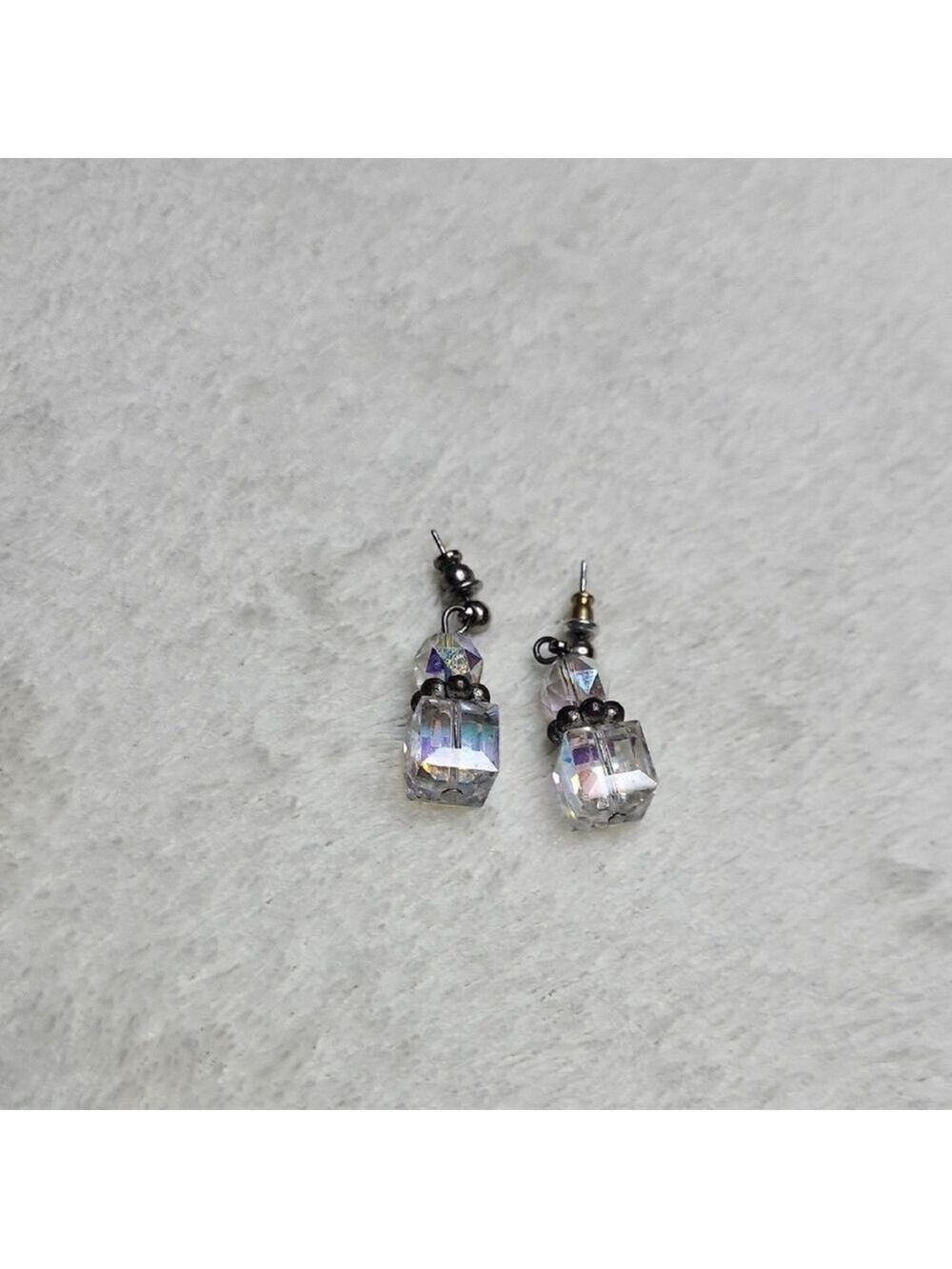 Jewlry | Crystal Necklace with Iridescent Pendant |J2 - Picture 5 of 8